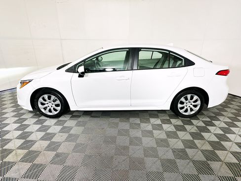 Used 2023 Toyota Corolla LE image 6