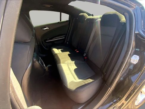 Used 2018 Dodge Charger SXT RWD image 19