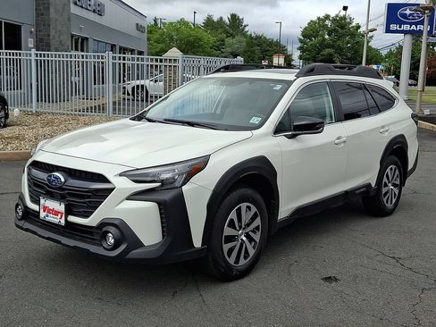Used 2025 Subaru Outback Premium AWD/4WD image 3