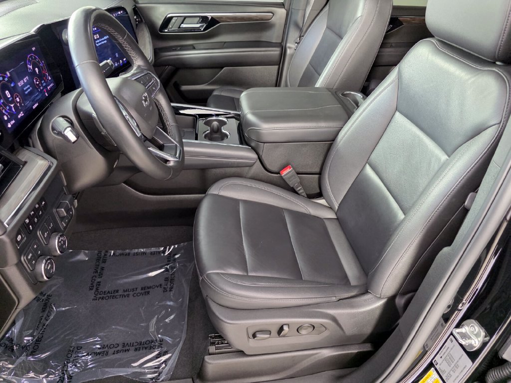 Used 2025 Chevrolet Suburban Z71 w/ Z71 Off-Road Package AWD/4WD image 9