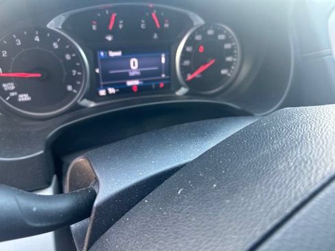 Used 2019 GMC Terrain SLE w/ Driver Convenience Package FWD image 9