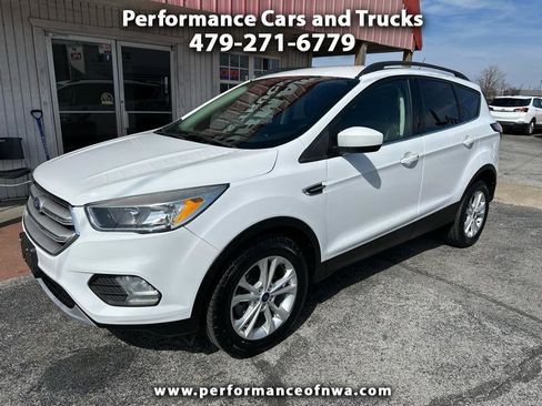 Used 2018 Ford Escape SE image 1