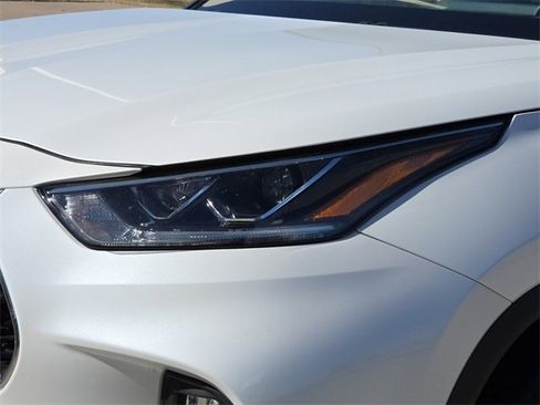 Used 2022 Toyota Highlander Limited image 4