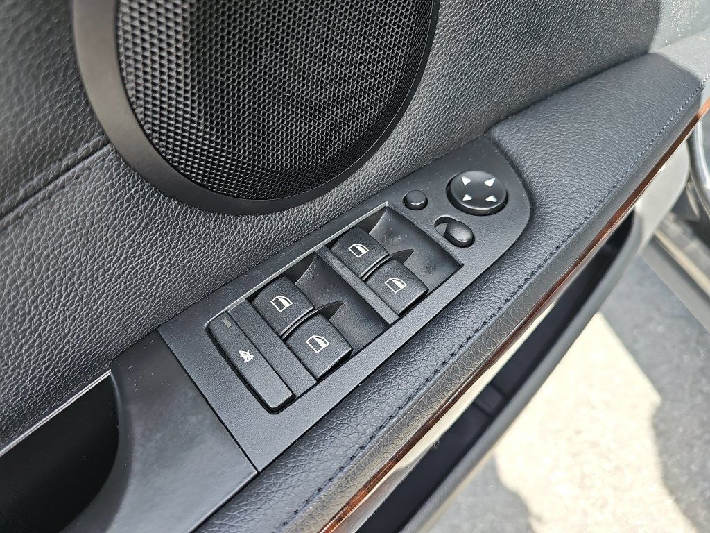 Used 2011 BMW 335i xDrive Sedan AWD/4WD image 19