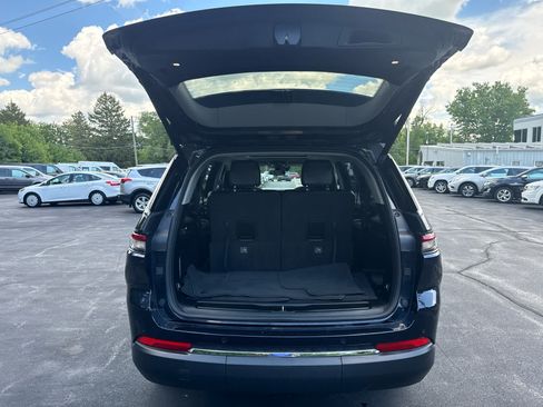 Used 2023 Jeep Grand Cherokee L Limited w/ Luxury Tech Group II AWD/4WD image 17