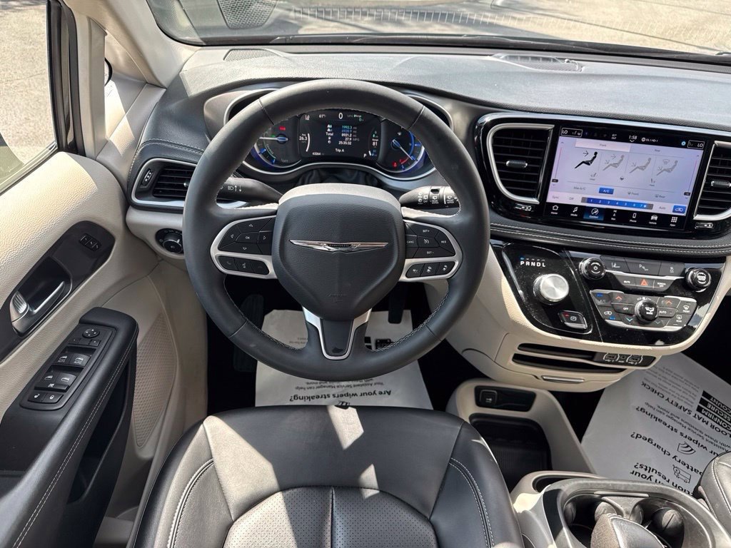 Used 2024 Chrysler Pacifica Limited FWD image 37