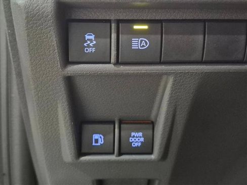 Used 2021 Toyota Sienna XLE w/ XLE Plus Package FWD image 13