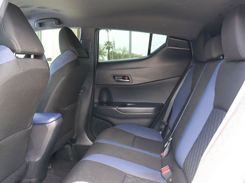 Used 2020 Toyota C-HR XLE FWD image 30