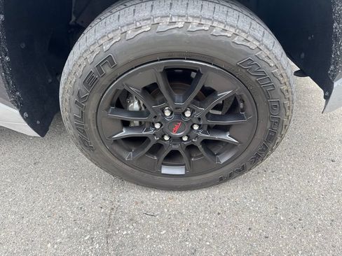 Used 2023 Toyota Tundra Platinum AWD/4WD image 3
