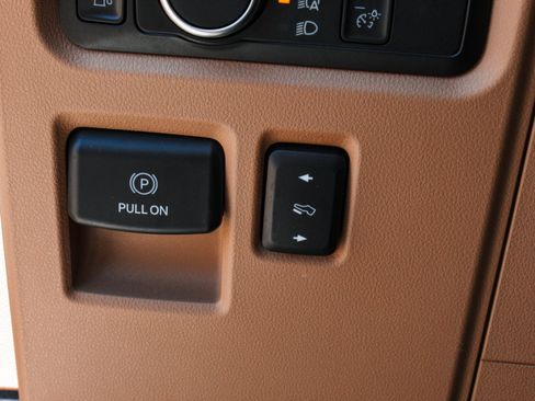 Used 2022 Ford F150 Lariat w/ Bed Utility Package RWD image 14