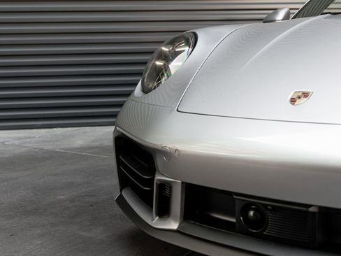 Certified 2025 Porsche 911 Carrera RWD image 44