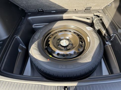 New 2026 Jeep Grand Cherokee Altitude AWD/4WD image 11