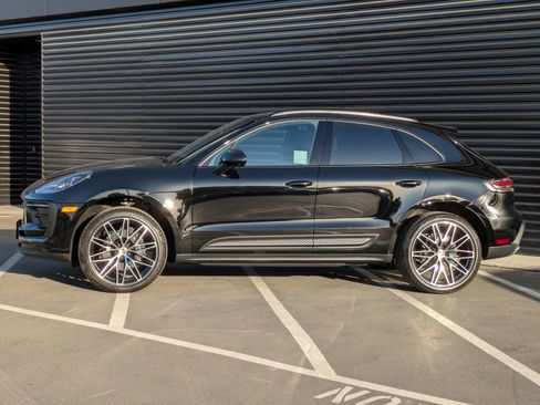 Certified 2026 Porsche Macan image 2