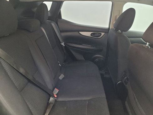 Used 2018 Nissan Rogue Sport S image 19