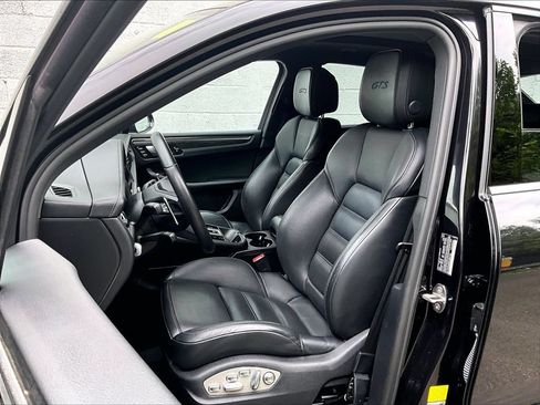 Certified 2022 Porsche Macan GTS AWD/4WD image 5