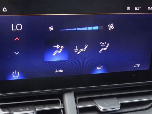 Used 2025 Chevrolet Trax LT FWD image 23