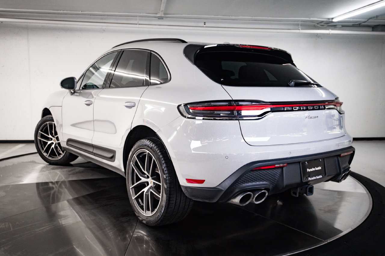 Certified 2024 Porsche Macan AWD/4WD image 3