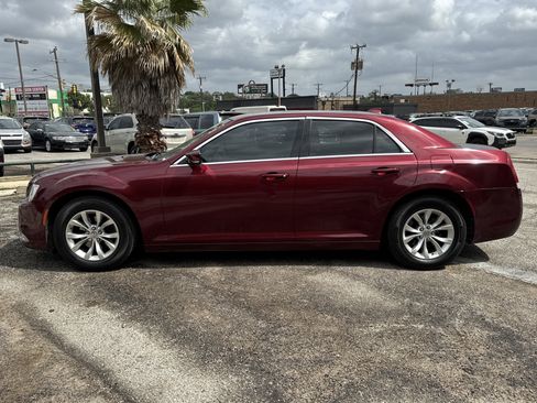 Used 2016 Chrysler 300 Limited RWD image 6