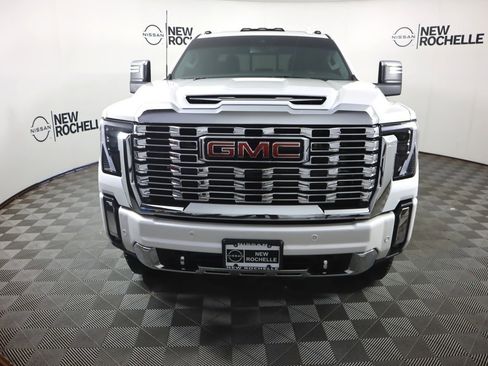 Used 2025 GMC Sierra 3500 Denali image 2