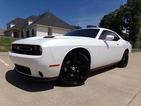 Used 2015 Dodge Challenger R/T w/ Quick Order Package 22B R/T image 2