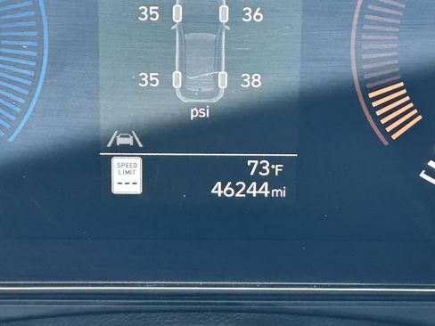 Used 2025 Hyundai Kona SEL FWD image 30