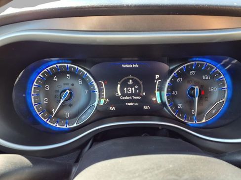 Used 2020 Chrysler Pacifica Touring-L Plus image 16