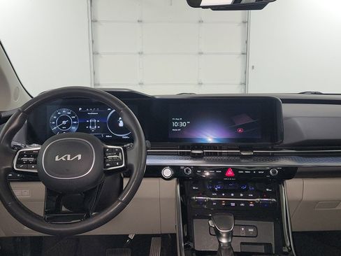 Used 2024 Kia Carnival SX Prestige image 16