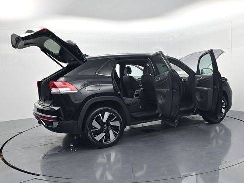 Used 2024 Volkswagen Atlas Cross Sport SE FWD image 62