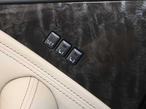 Used 2024 Nissan Armada Platinum w/ Captain's Chairs Package image 44