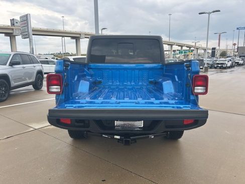 Used 2024 Jeep Gladiator Sport image 10