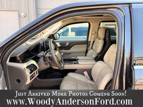 Used 2022 Lincoln Navigator Reserve AWD/4WD image 11