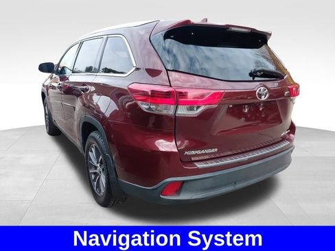 Used 2019 Toyota Highlander XLE image 3