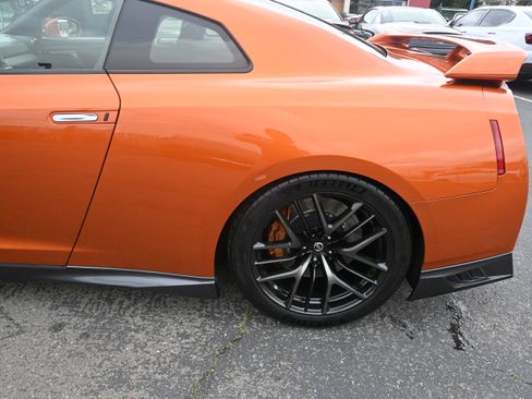 Used 2017 Nissan GT-R Premium AWD/4WD image 34