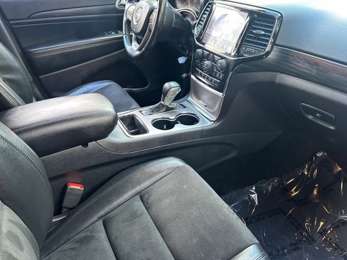 Used 2019 Jeep Grand Cherokee Laredo w/ Laredo X Package image 32