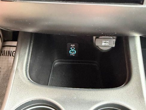 Used 2019 Dodge Journey SE w/ Premium Group FWD image 16