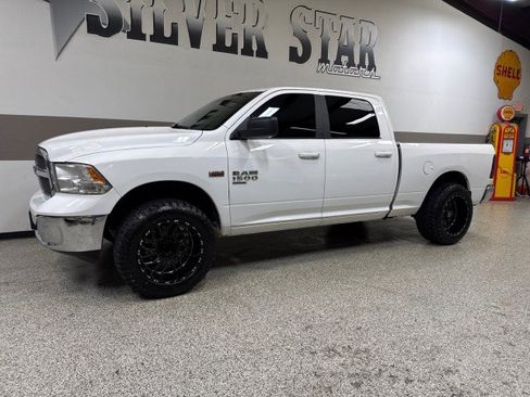 Used 2020 RAM 1500 Classic SLT image 4
