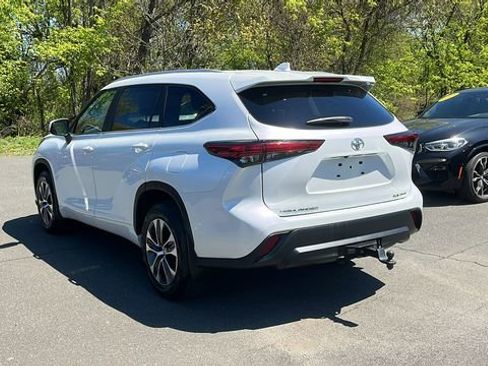 Used 2023 Toyota Highlander XLE AWD/4WD image 4