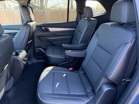 Used 2025 Buick Enclave Preferred w/ Power Package image 17