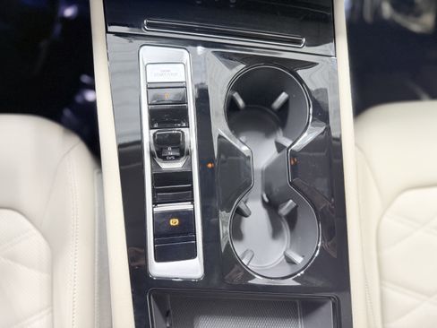 Used 2025 Volkswagen Atlas SE w/ Black Wheel Package image 20