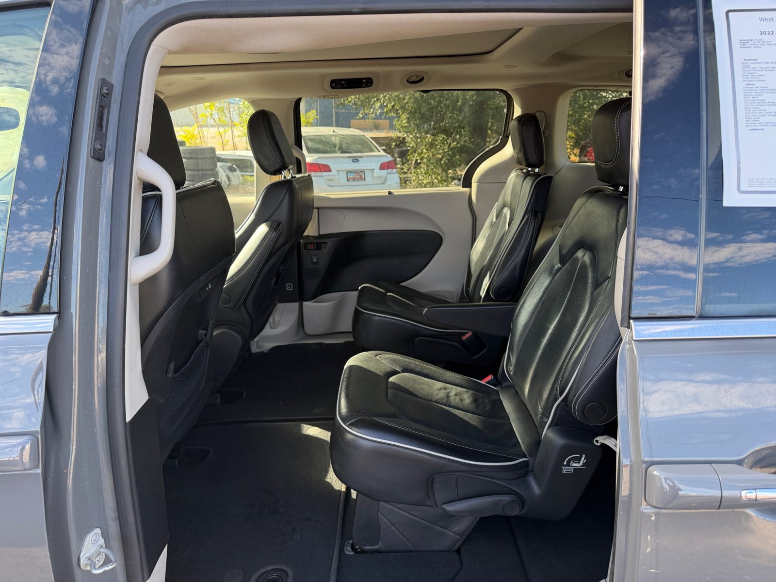 Used 2022 Chrysler Pacifica Limited FWD image 25