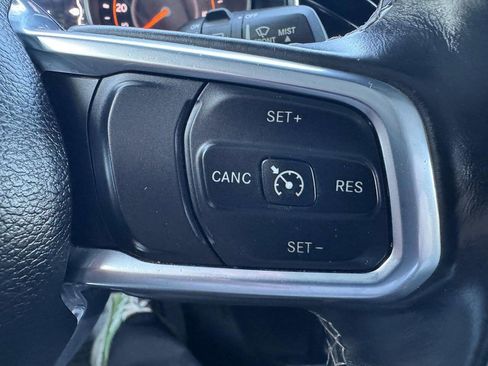 Used 2018 Jeep Wrangler Unlimited Sahara w/ LED Lighting Group AWD/4WD image 22