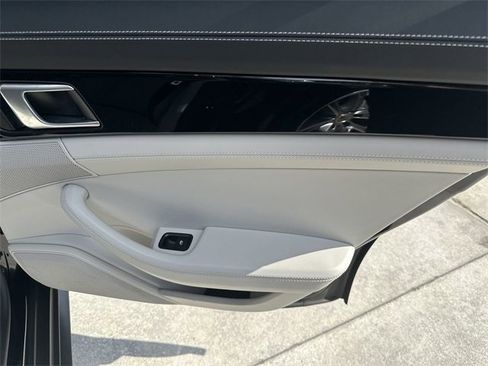 Used 2022 Porsche Panamera 4S image 35