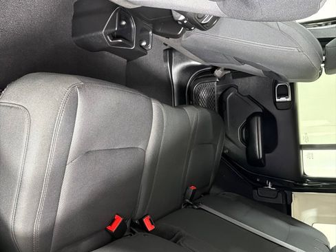 Used 2018 Jeep Wrangler Unlimited Sport S AWD/4WD image 19