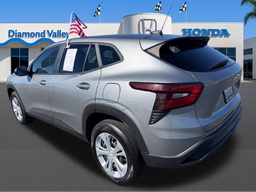 Used 2025 Chevrolet Trax LS FWD image 4