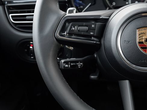 Certified 2026 Porsche Macan AWD/4WD image 15