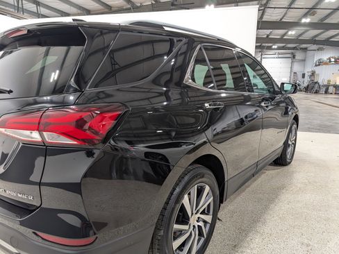 Used 2022 Chevrolet Equinox Premier image 3