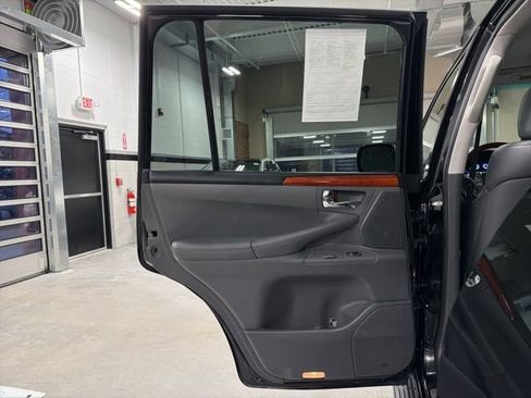 Used 2010 Lexus LX 570 4WD image 29