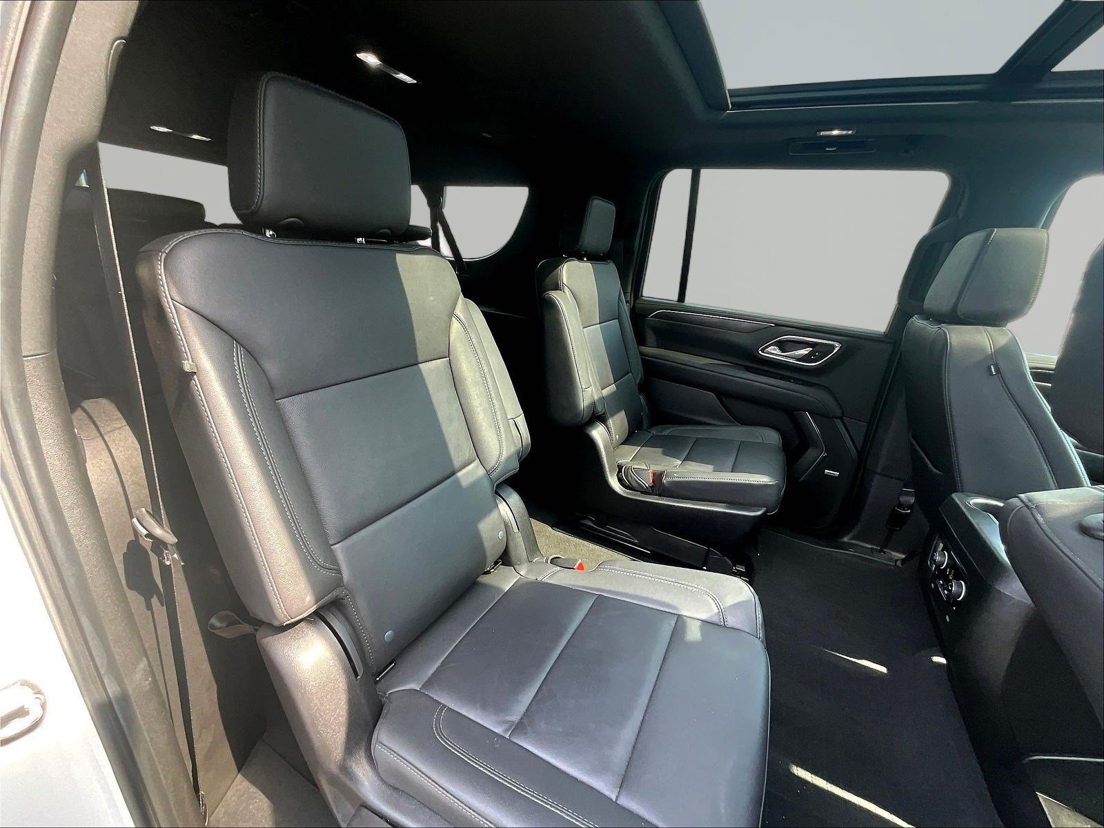 Used 2024 Chevrolet Suburban Z71 w/ Luxury Package AWD/4WD image 25