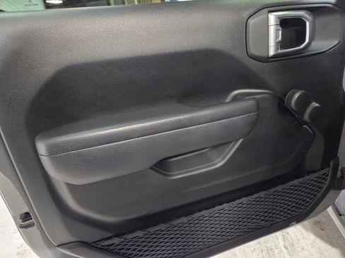 Used 2022 Jeep Wrangler Sport image 11