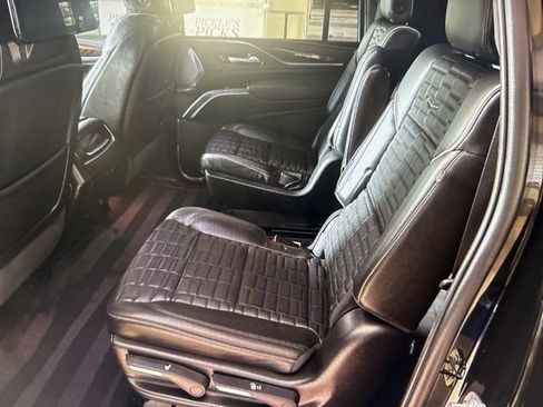 Used 2023 Cadillac Escalade ESV Sport Platinum image 8